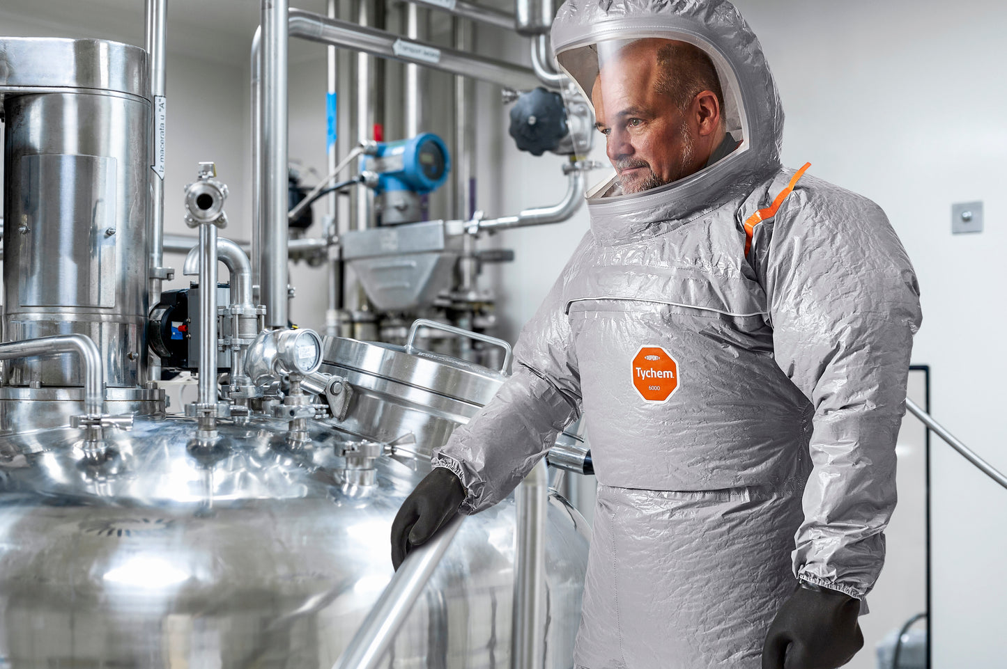 Tychem® 6000 AL TF640 WG – loftræstur efnavarnargalli með innbyggðum hönskum og skókerfi